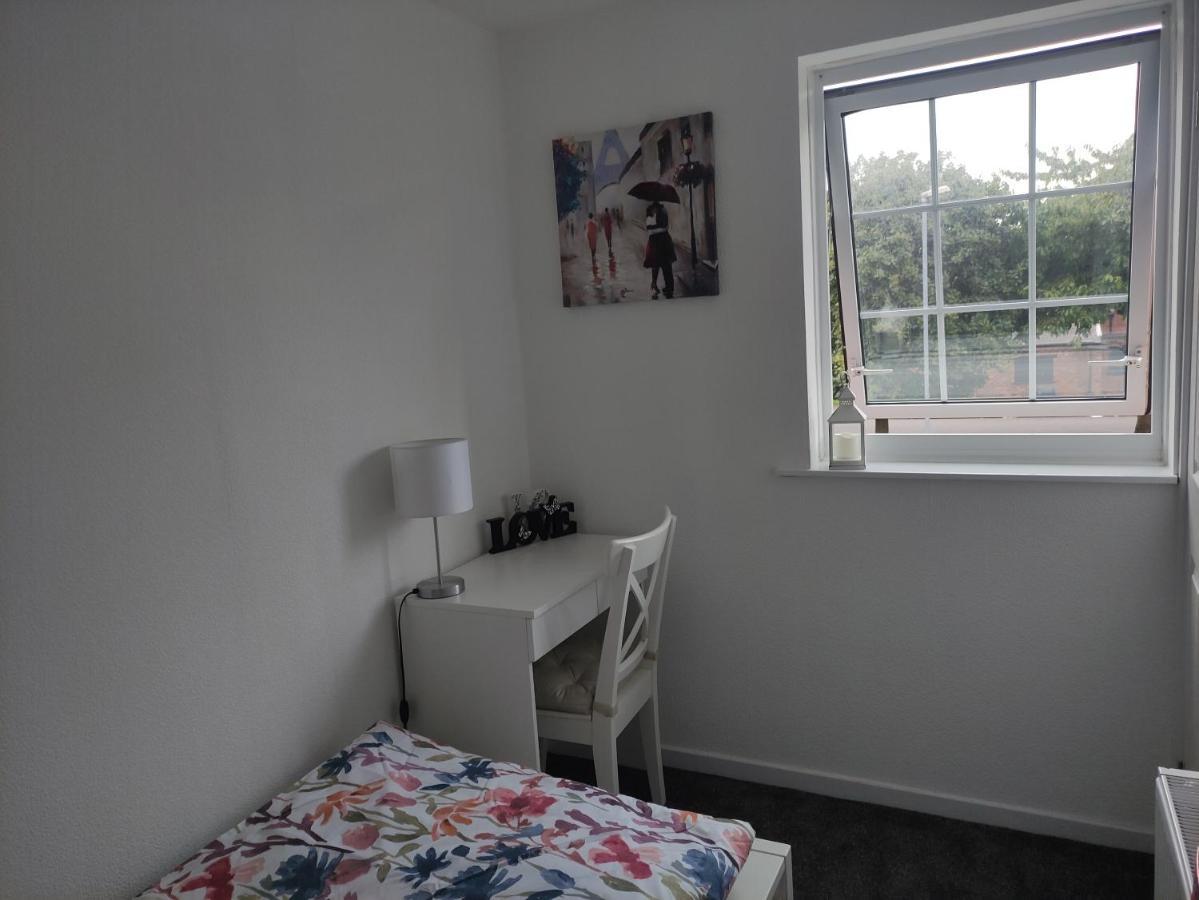 Perfect Place In Walsall/ 4 Bedroom / Long Term Workers Or Family Home Екстериор снимка